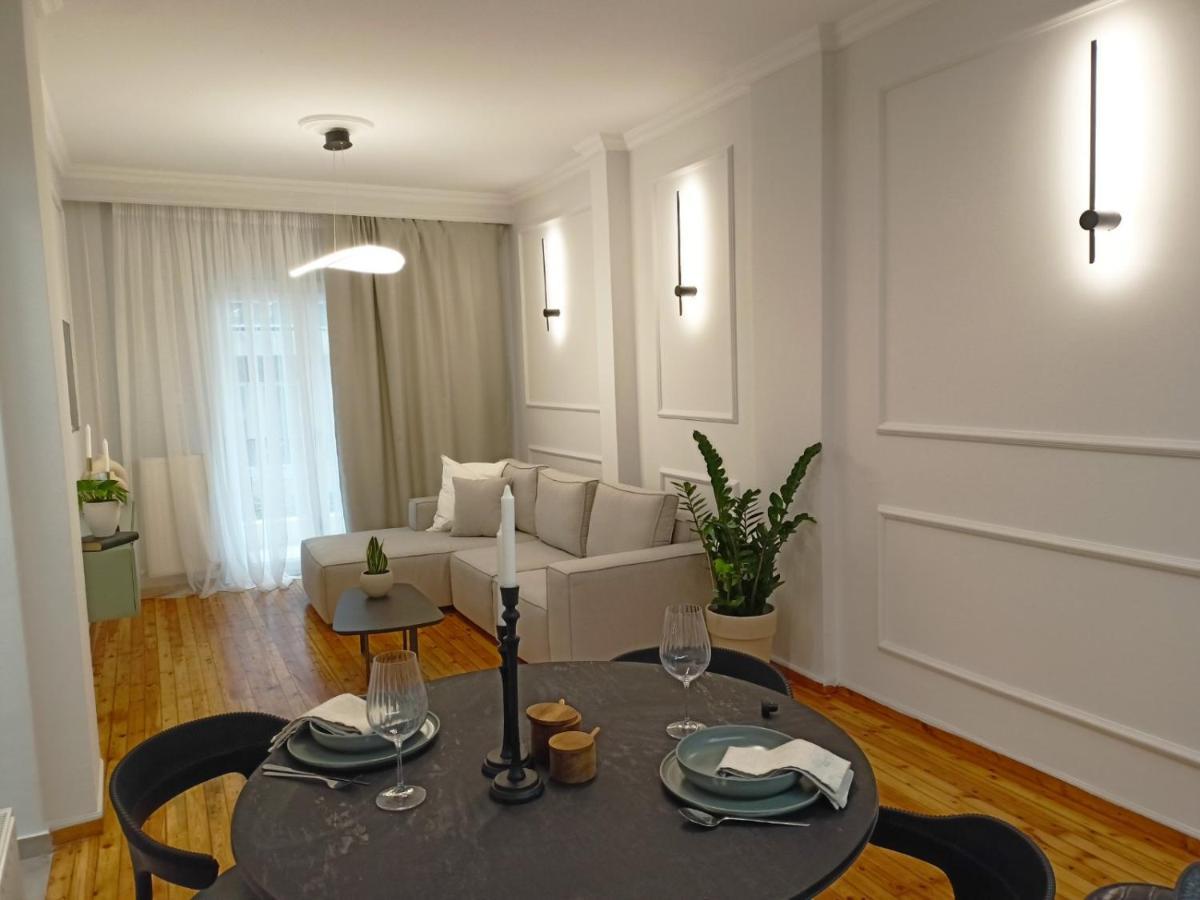 Stylish Modern Classic Apartment سالونيك المظهر الخارجي الصورة